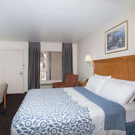 Days Inn By Wyndham Anaheim Near The Park Εξωτερικό φωτογραφία