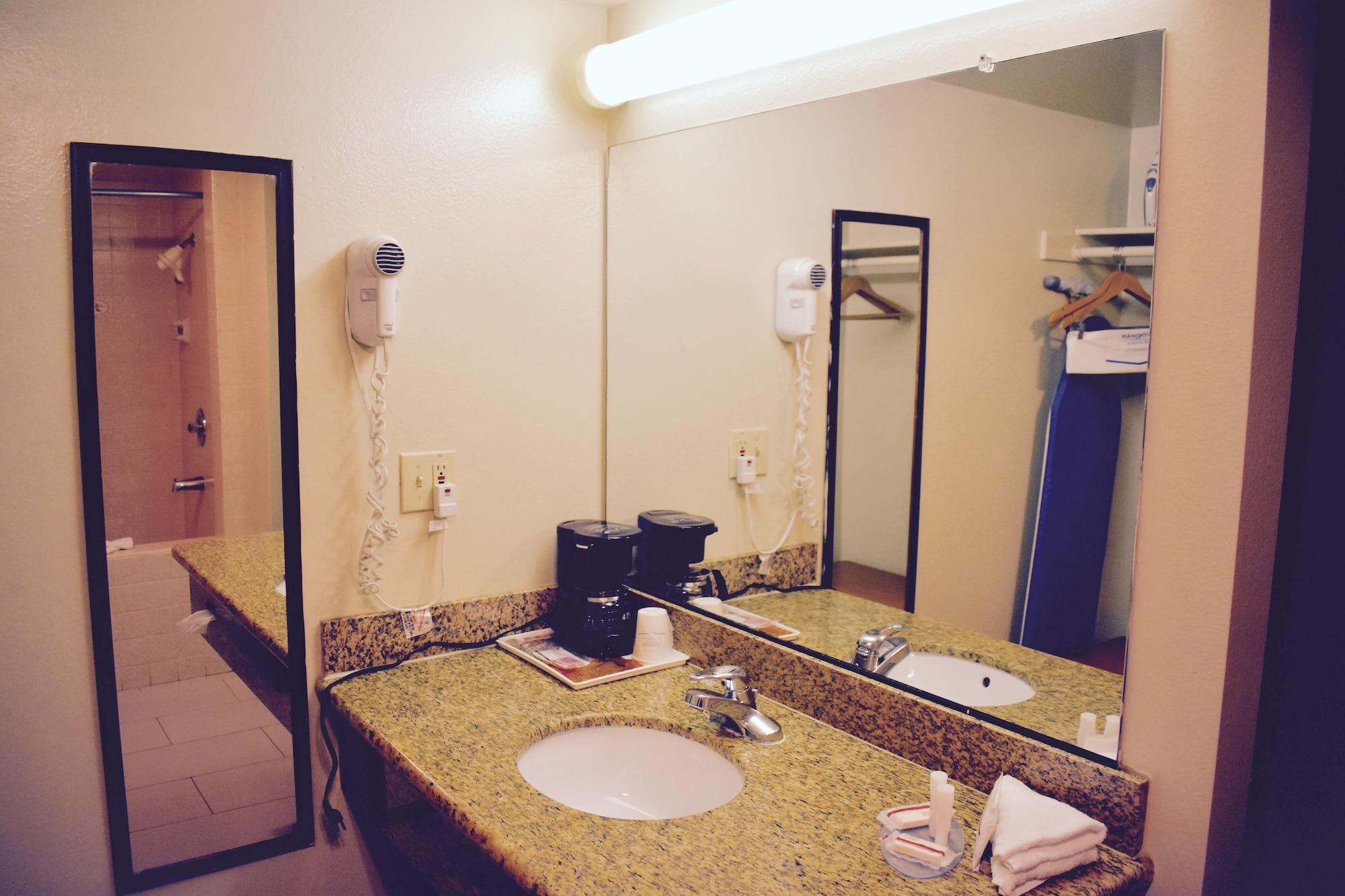 Days Inn By Wyndham Anaheim Near The Park Εξωτερικό φωτογραφία