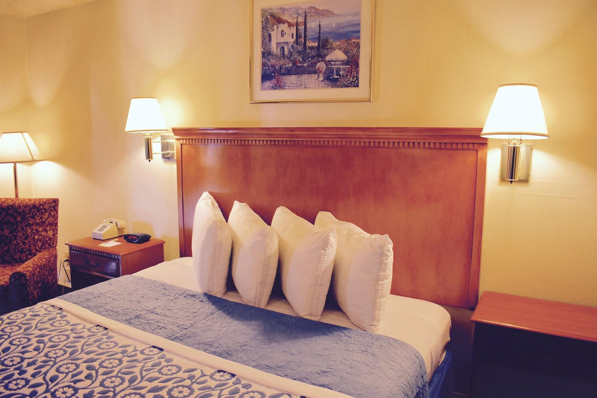Days Inn By Wyndham Anaheim Near The Park Εξωτερικό φωτογραφία