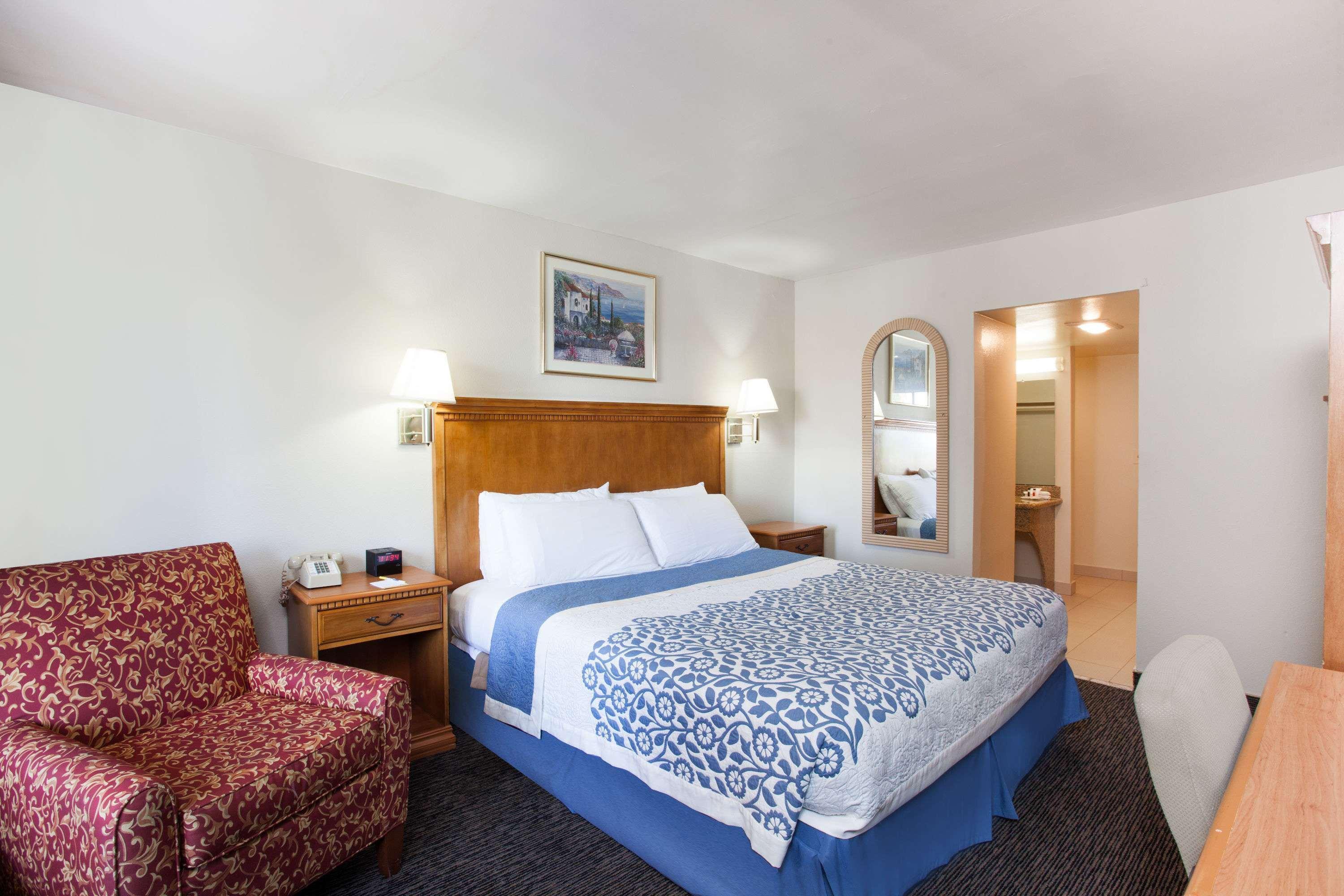 Days Inn By Wyndham Anaheim Near The Park Εξωτερικό φωτογραφία