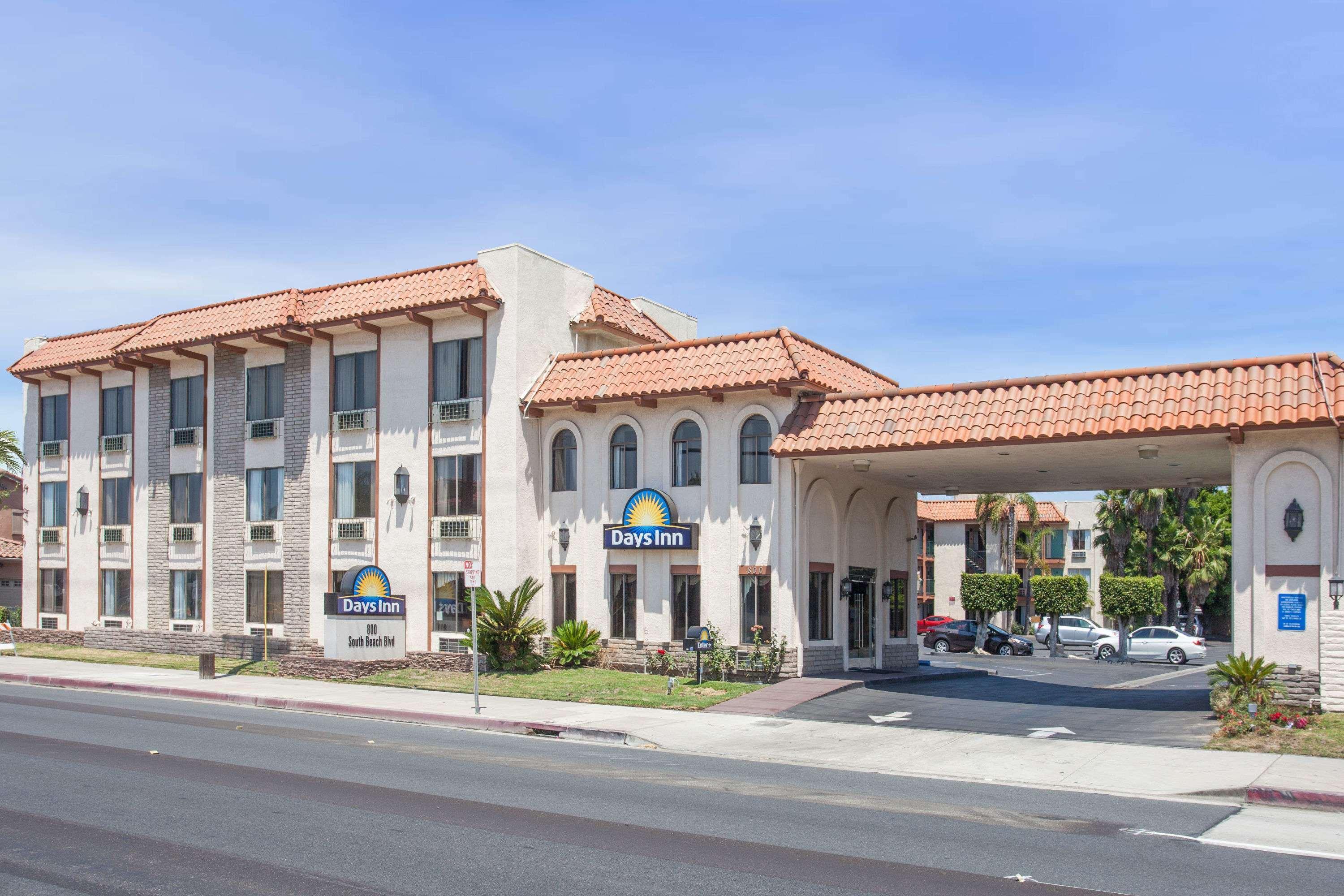 Days Inn By Wyndham Anaheim Near The Park Εξωτερικό φωτογραφία
