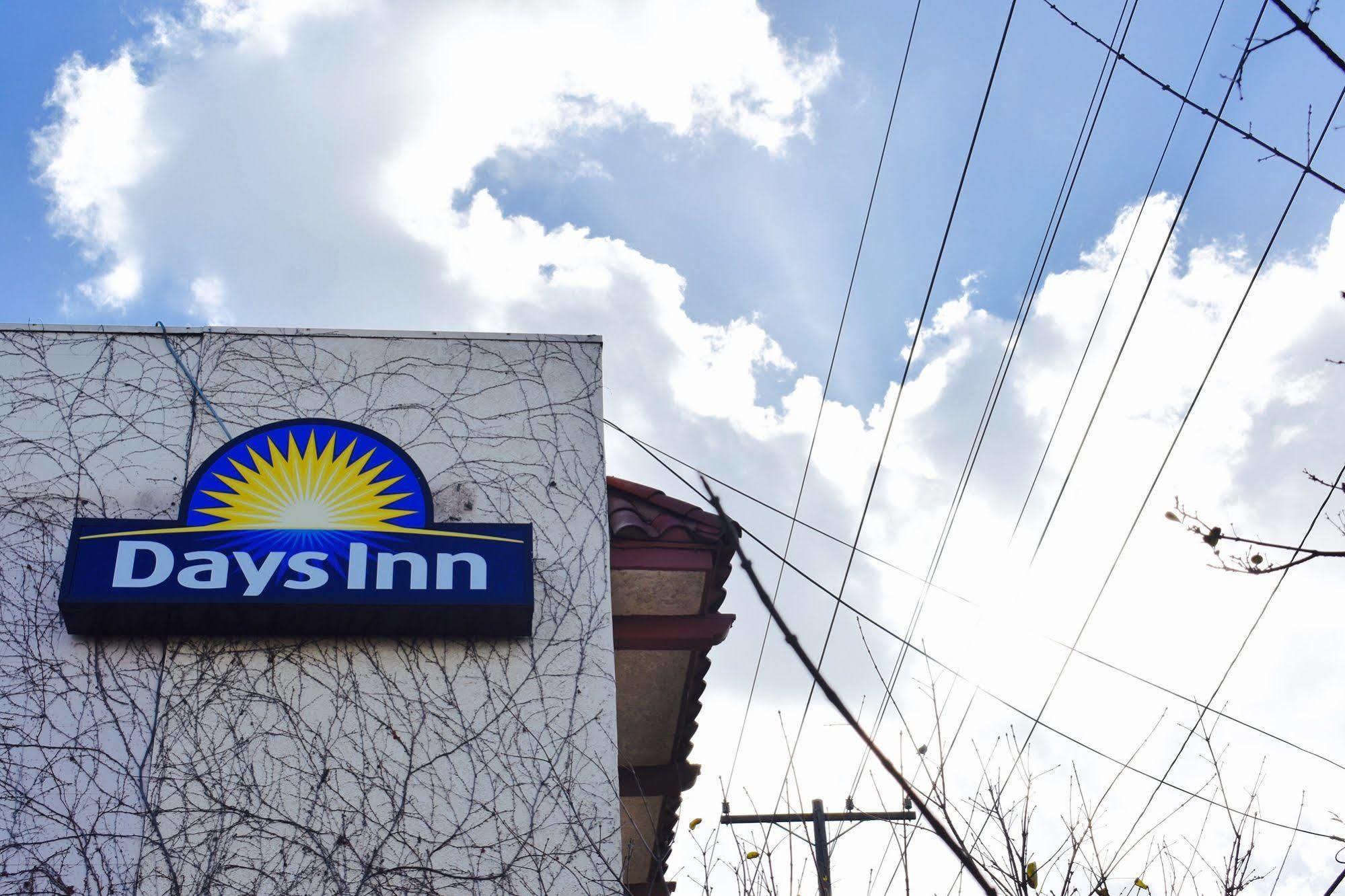 Days Inn By Wyndham Anaheim Near The Park Εξωτερικό φωτογραφία