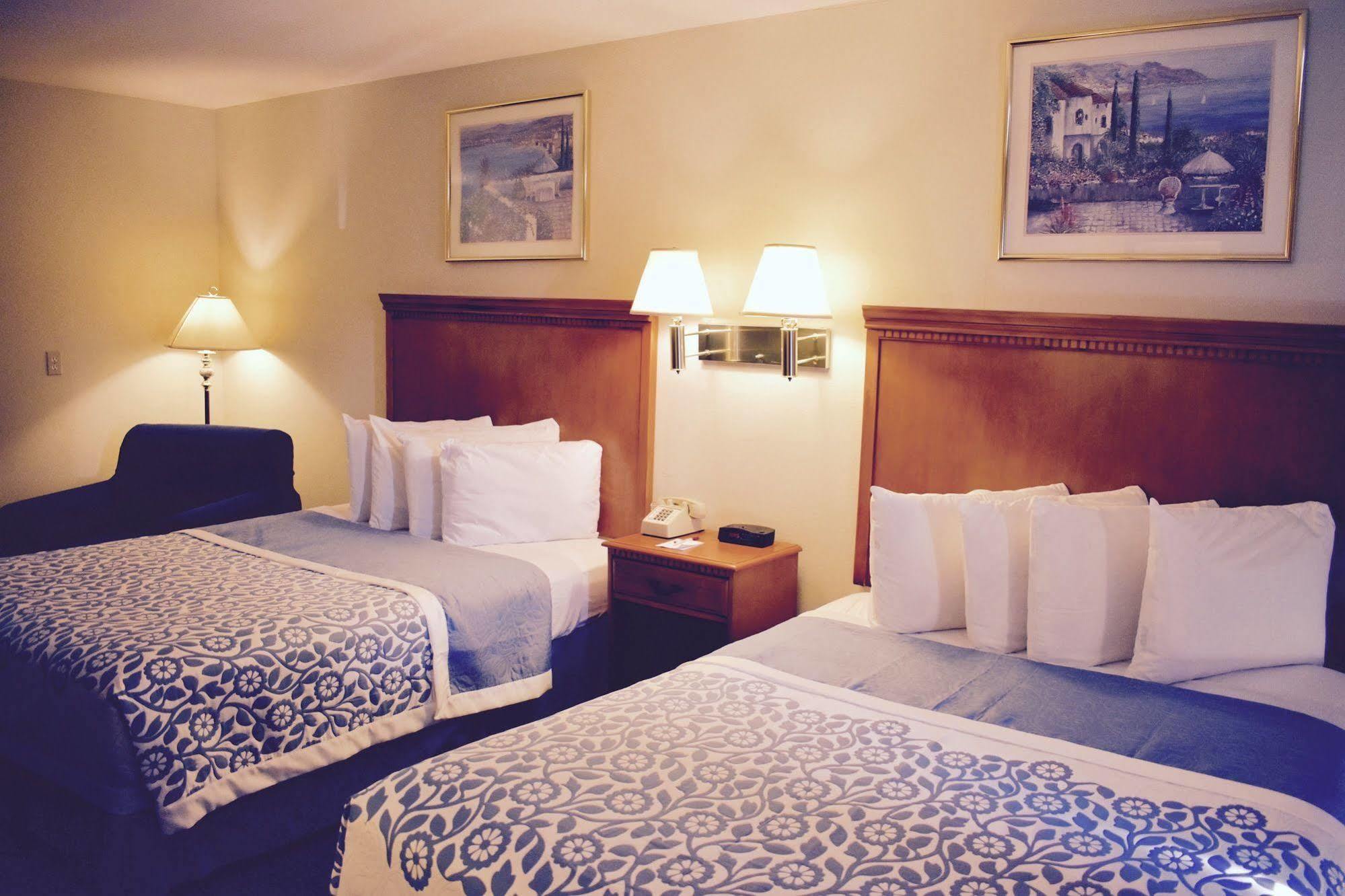 Days Inn By Wyndham Anaheim Near The Park Εξωτερικό φωτογραφία