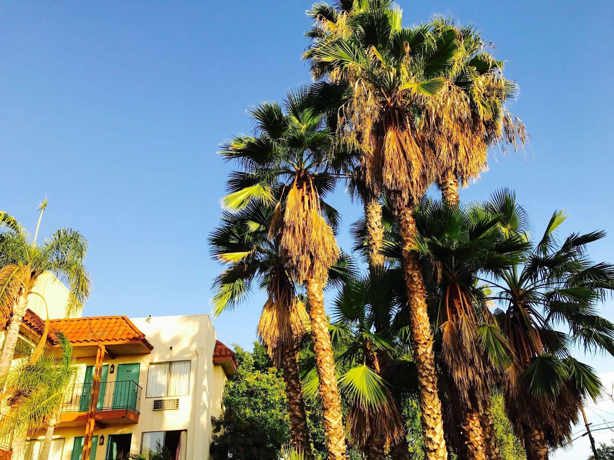 Days Inn By Wyndham Anaheim Near The Park Εξωτερικό φωτογραφία
