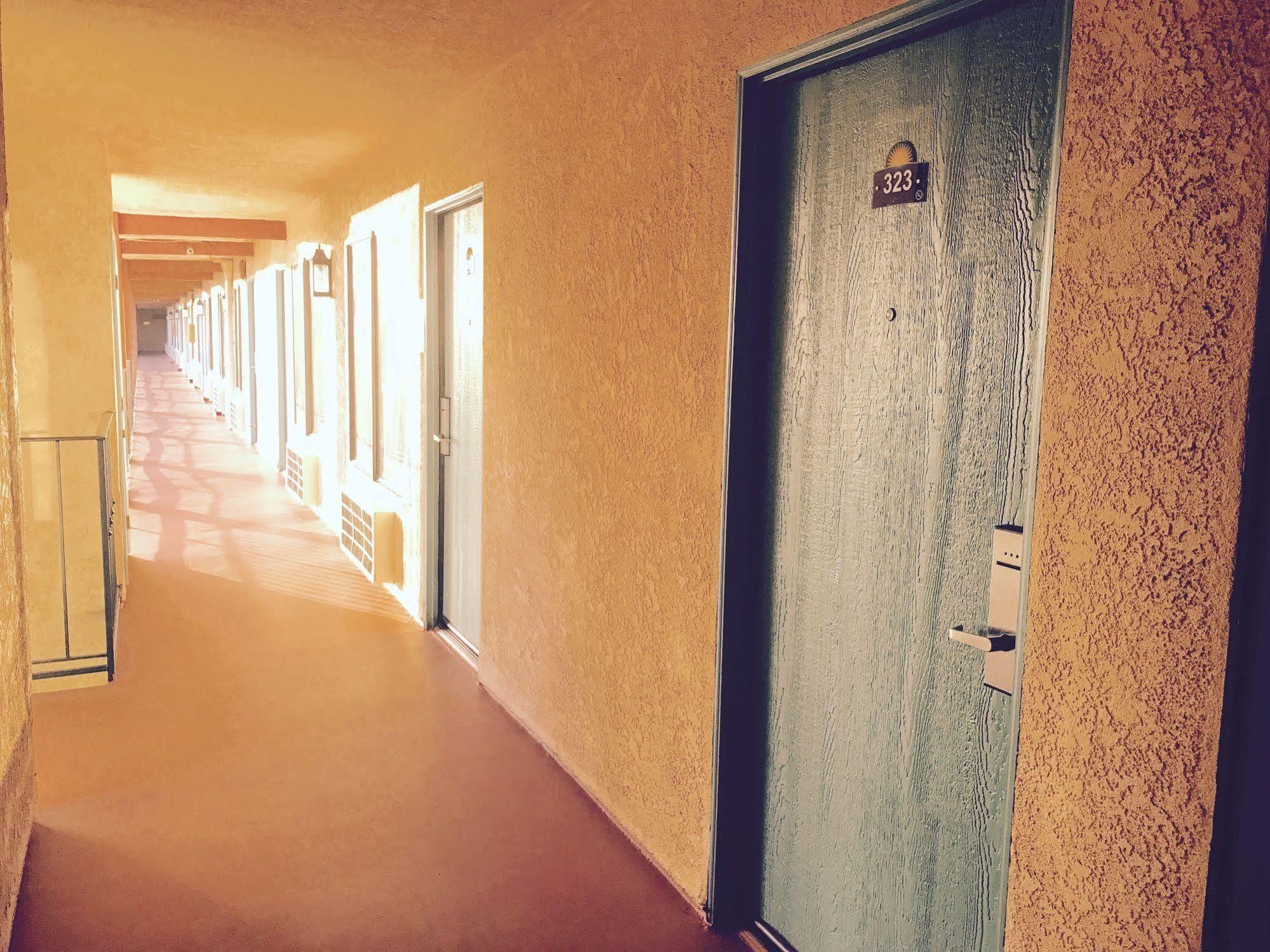 Days Inn By Wyndham Anaheim Near The Park Εξωτερικό φωτογραφία