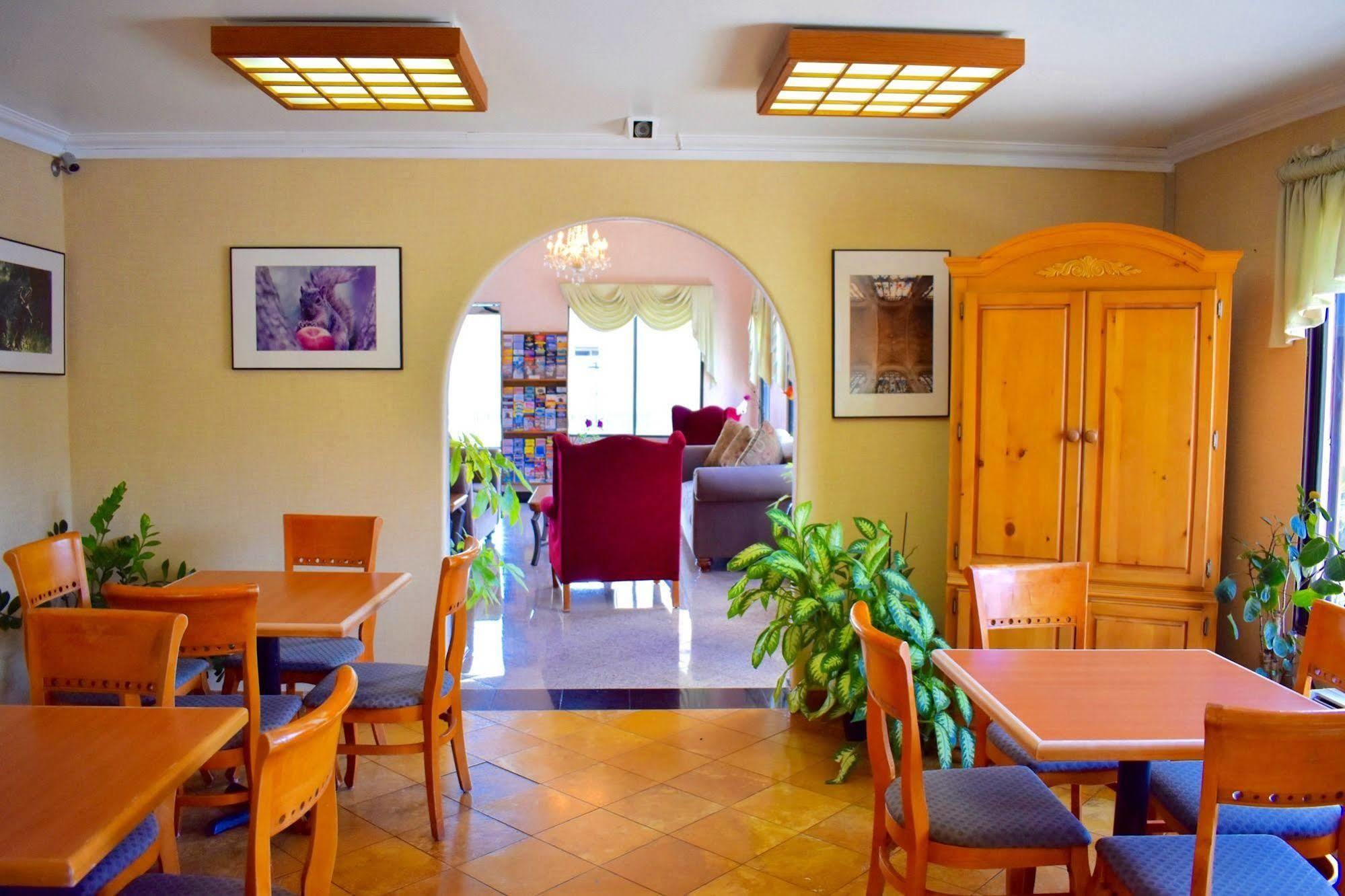 Days Inn By Wyndham Anaheim Near The Park Εξωτερικό φωτογραφία